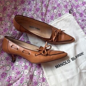 Size 9 Manolo Blahnik Tan Leather Kitten Heels